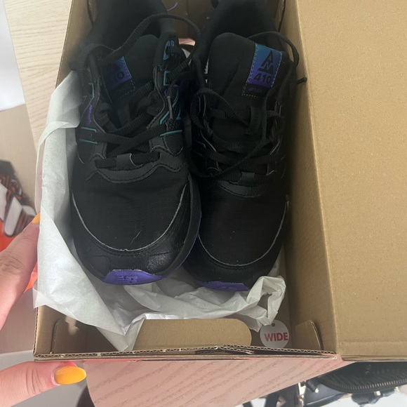 Gently used hiking new balance shoes - Picture 6 of 6